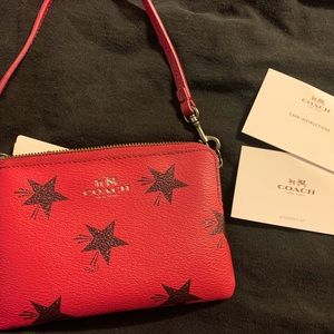 Coach wristlet ( authentic )